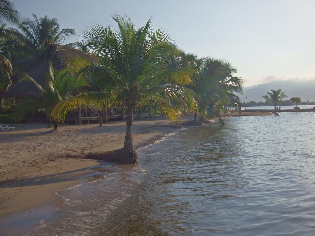Amatique Bay Hotel Puerto Barrios Exterior photo