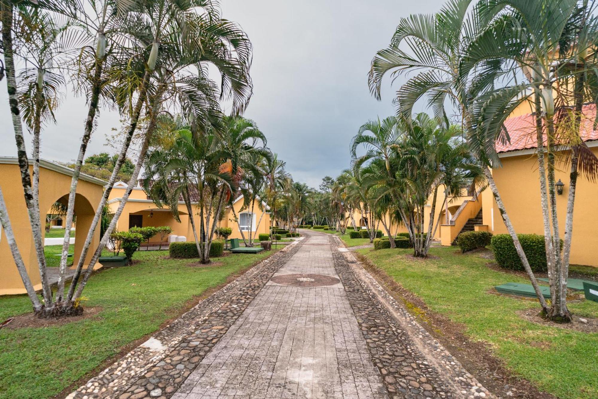 Amatique Bay Hotel Puerto Barrios Exterior photo