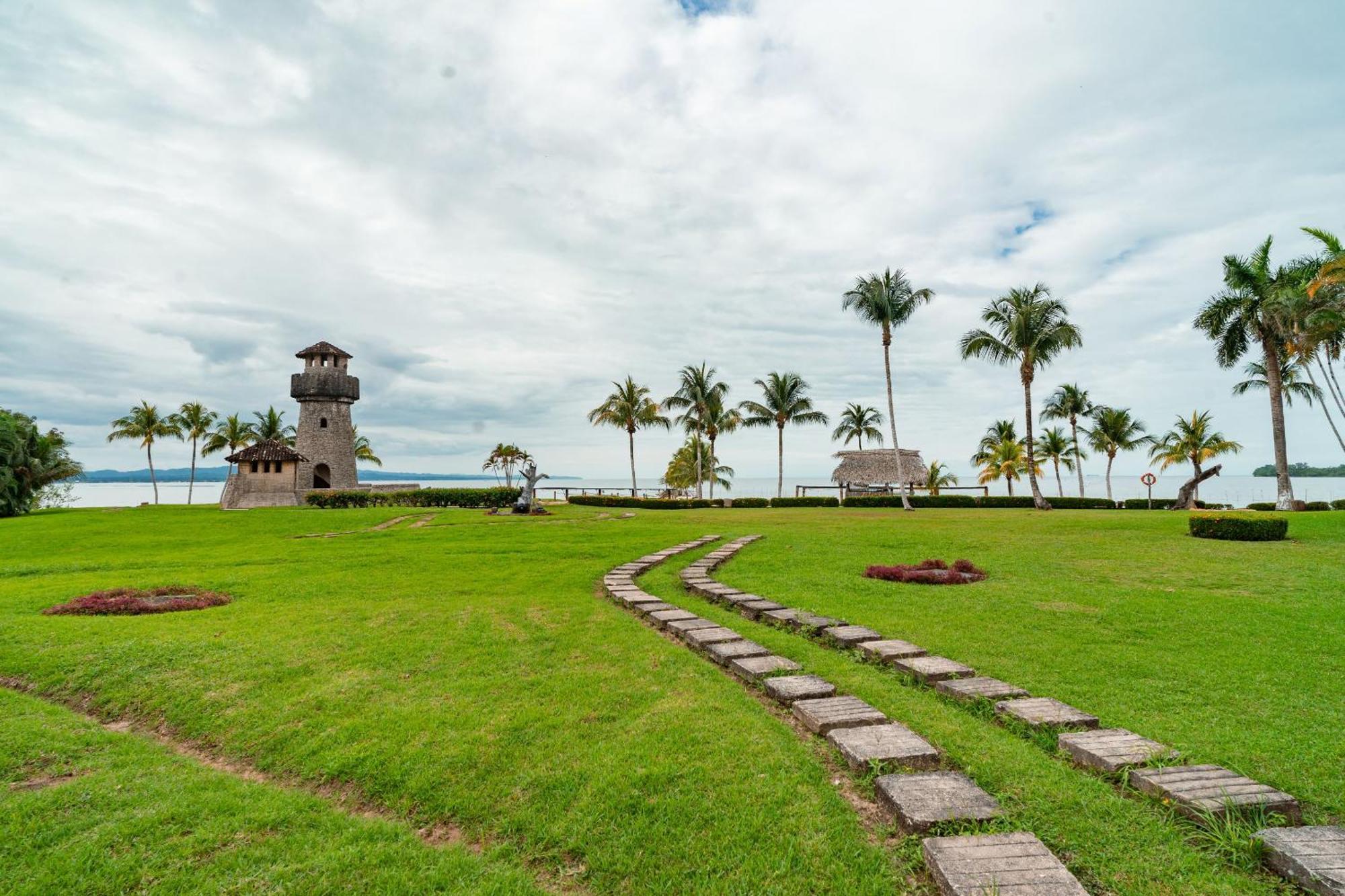 Amatique Bay Hotel Puerto Barrios Exterior photo