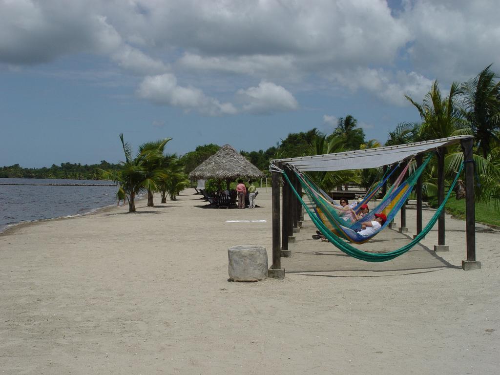 Amatique Bay Hotel Puerto Barrios Exterior photo